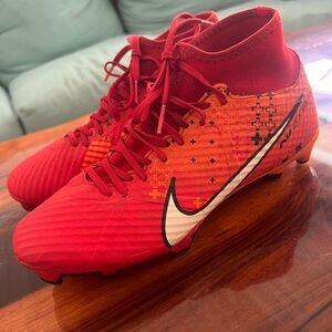 Gently loved Nike Red and Orange Soccer Cleats 6.5 men’s